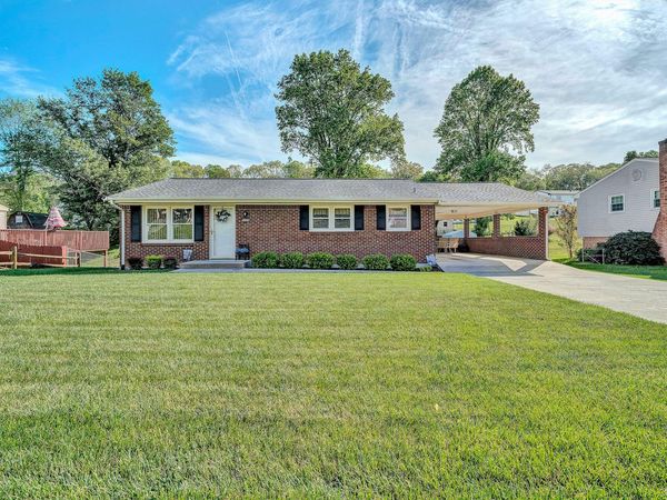 3026 Pebble DR , Roanoke, VA 24014