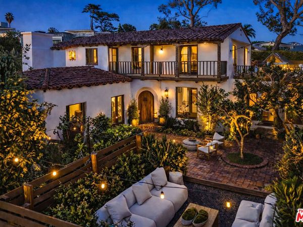 216 Notteargenta Road, Pacific Palisades, CA 90272