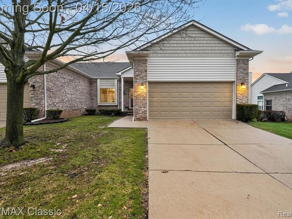 652 Woodside Drive, Milford Vlg, MI 48381