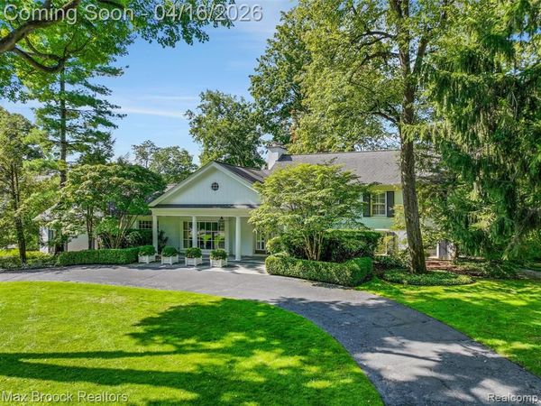 919 W Glengarry Circle, Bloomfield Twp, MI 48301