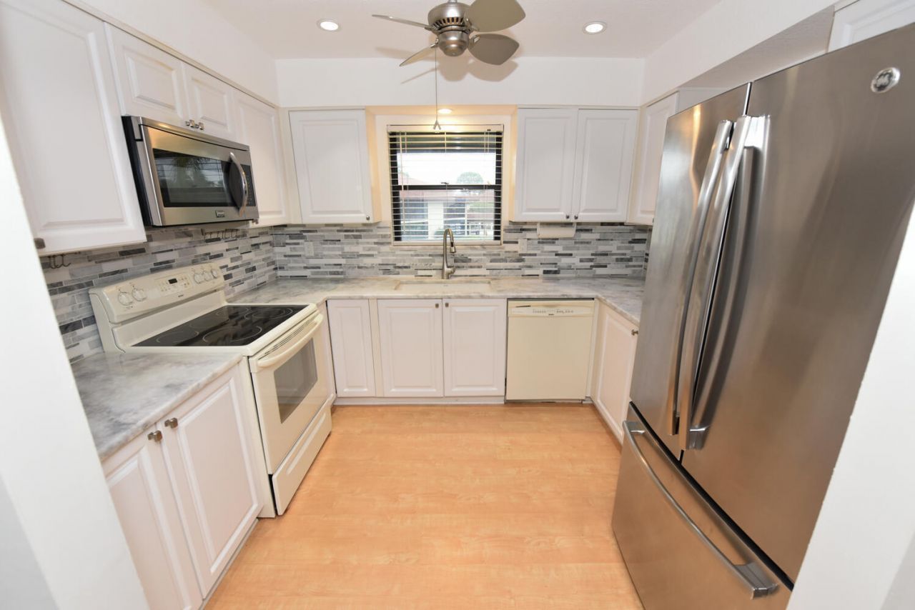 390 SW South River Drive, Unit 202, Stuart, FL 34997 Photo