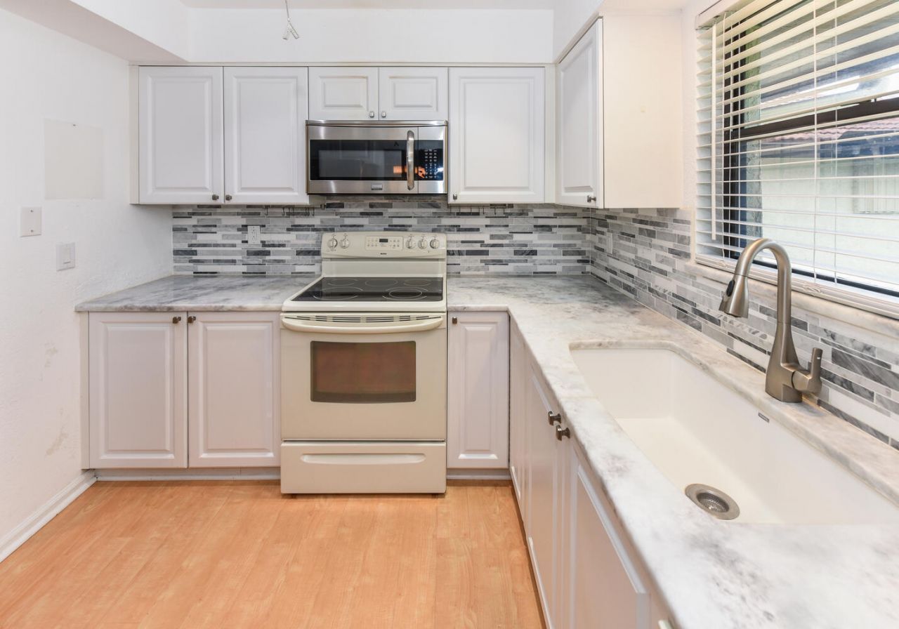 390 SW South River Drive, Unit 202, Stuart, FL 34997 Photo
