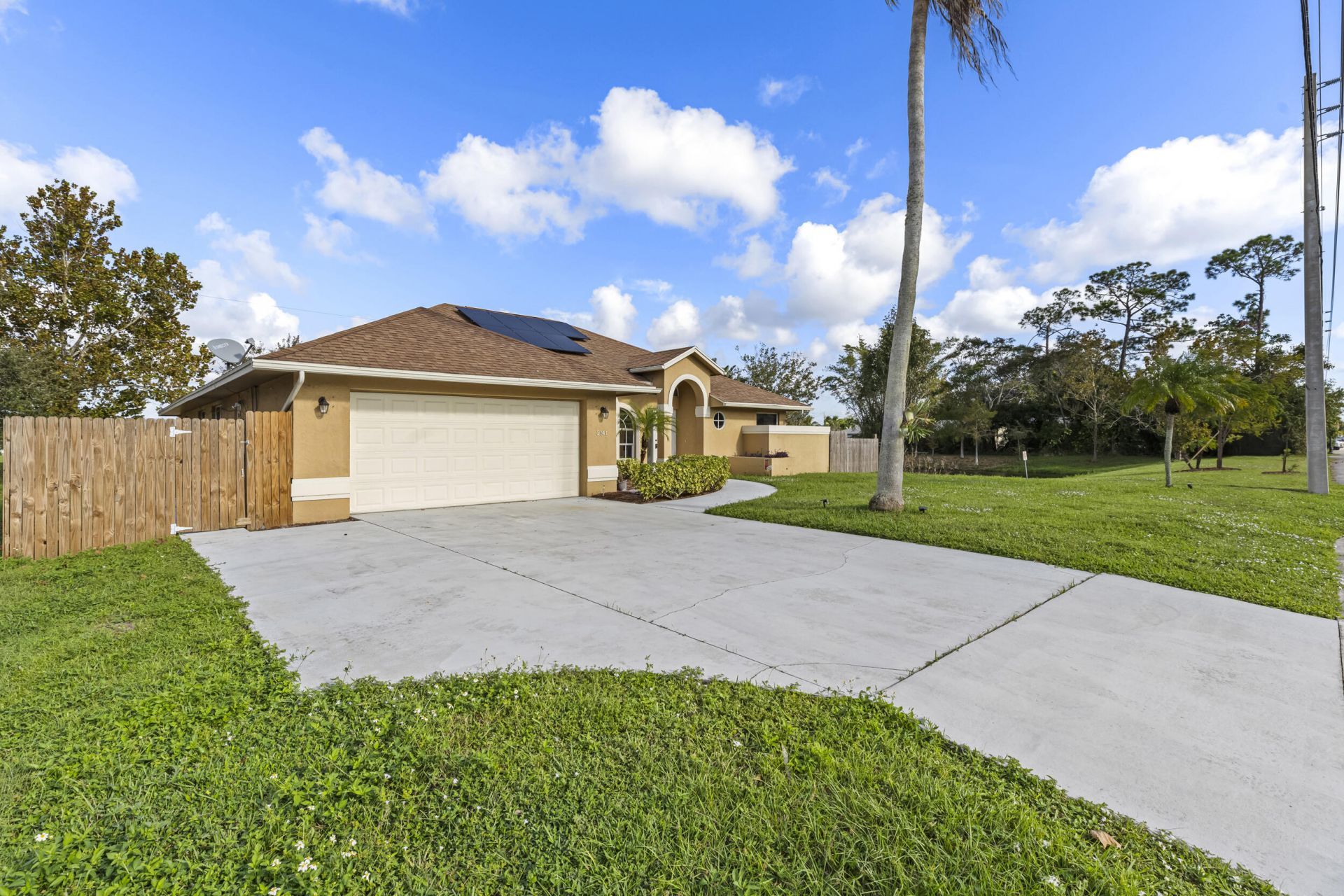 2141 SW Bayshore Boulevard, Port Saint Lucie, FL 34984 Photo