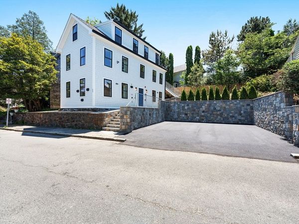 290 Washington St, Unit 2, Marblehead, MA 01945
