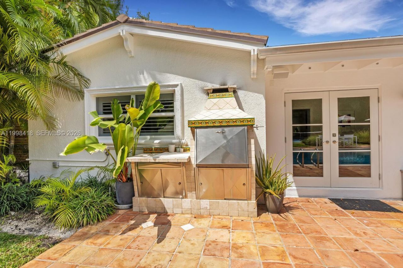 6140 SW 90th St, Pinecrest, FL 33156 Photo