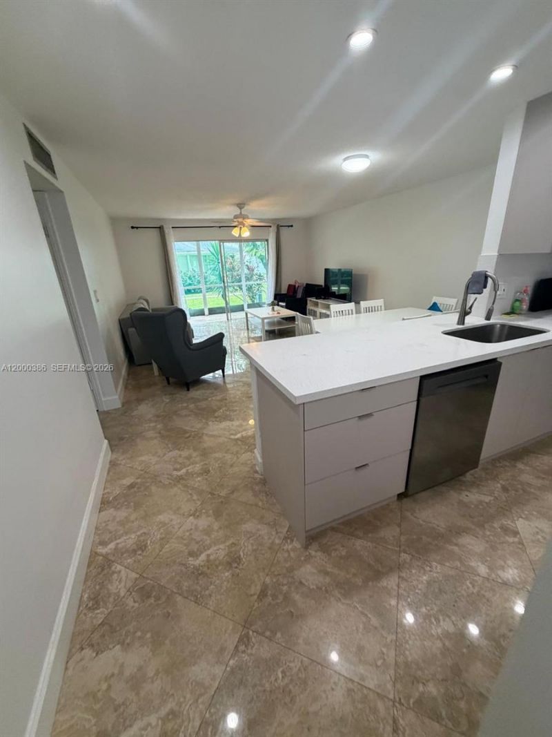 219 NE 14th Ave, Unit 101, Hallandale Beach, FL 33009 Photo