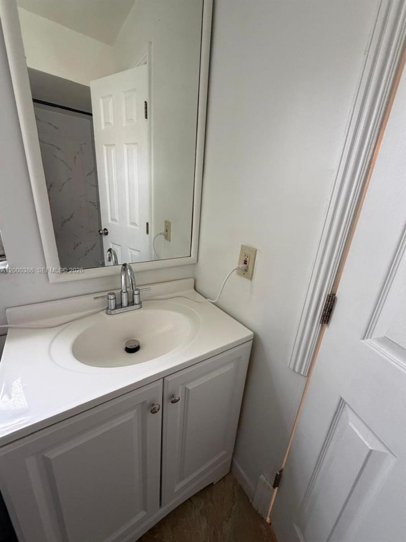 219 NE 14th Ave, Unit 101, Hallandale Beach, FL 33009 Photo