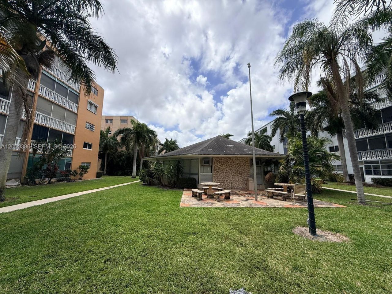 219 NE 14th Ave, Unit 101, Hallandale Beach, FL 33009 Photo