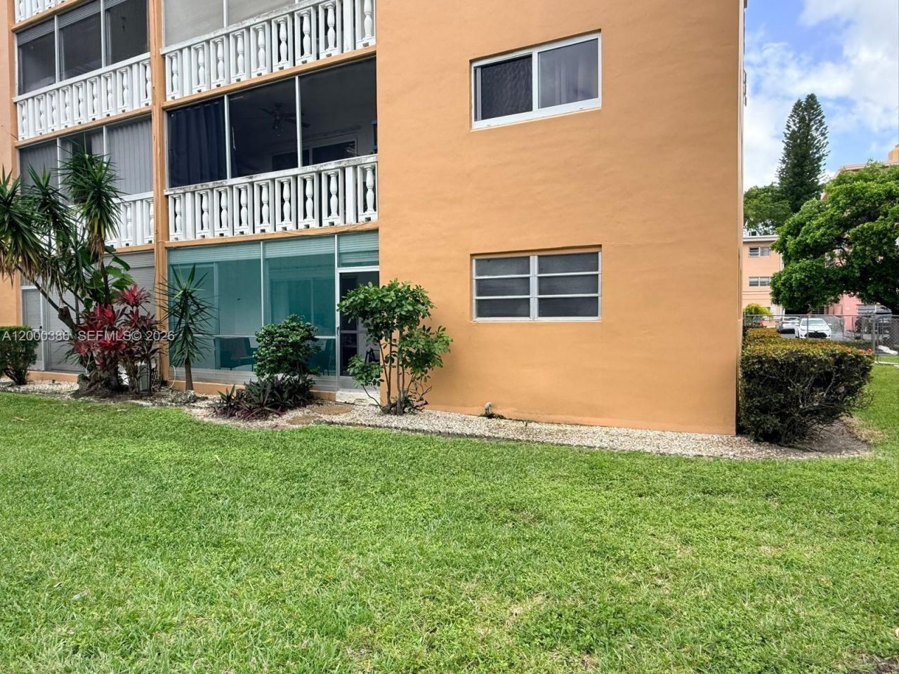 219 NE 14th Ave, Unit 101, Hallandale Beach, FL 33009 Photo