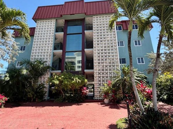 180 SE 20TH AVENUE , Unit 303, DEERFIELD BEACH, FL 33441