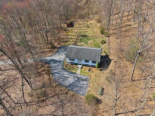 911 Upper Dr, Stillwater, NJ 07860