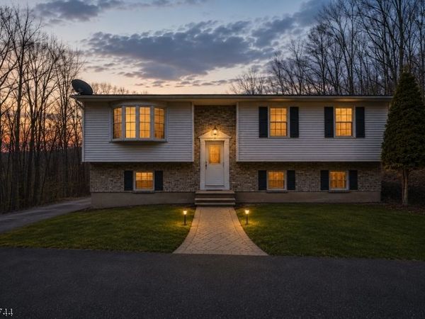 911 Upper Dr, Stillwater, NJ 07860