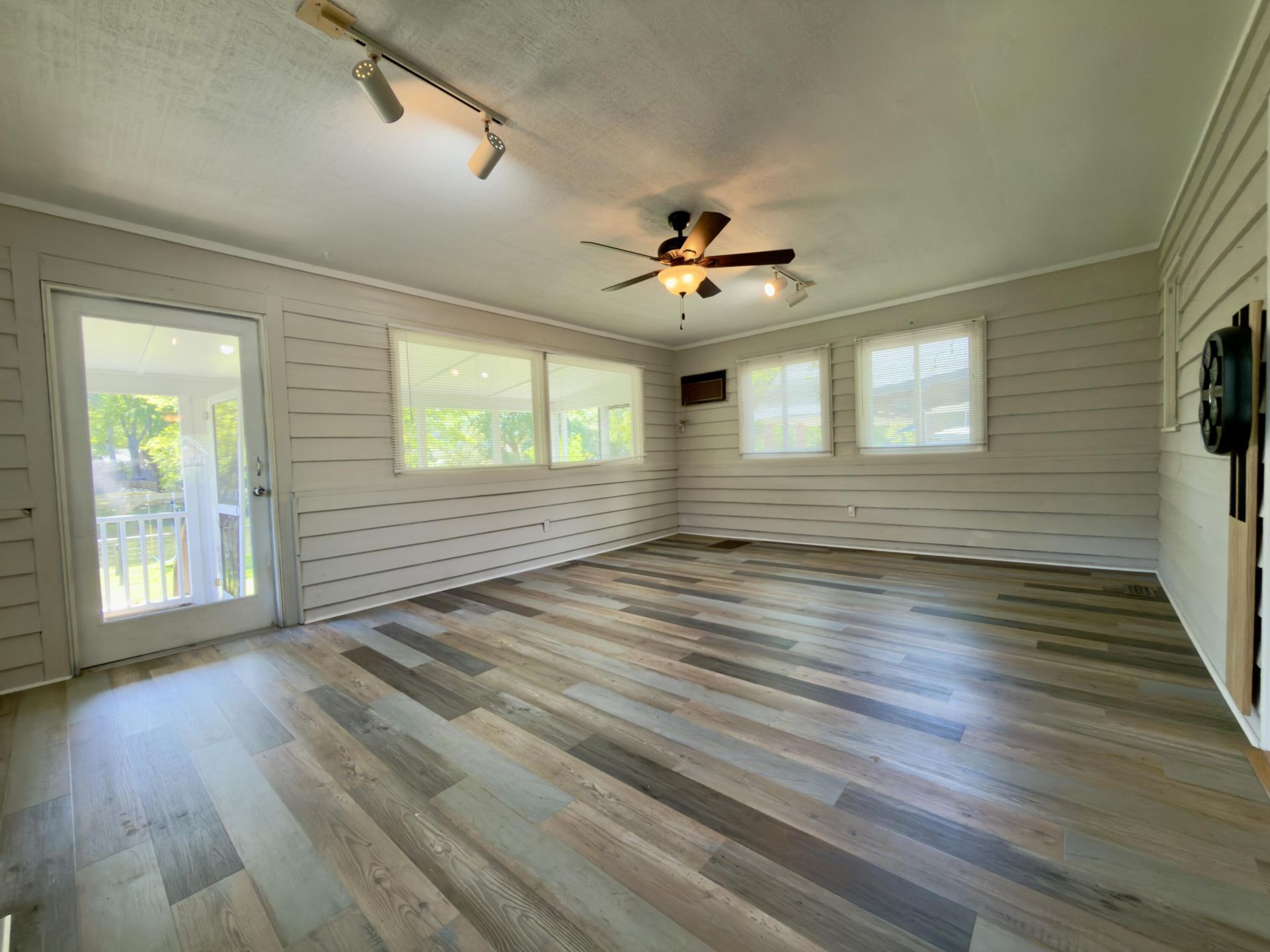 808 Detyens Road Photo 10