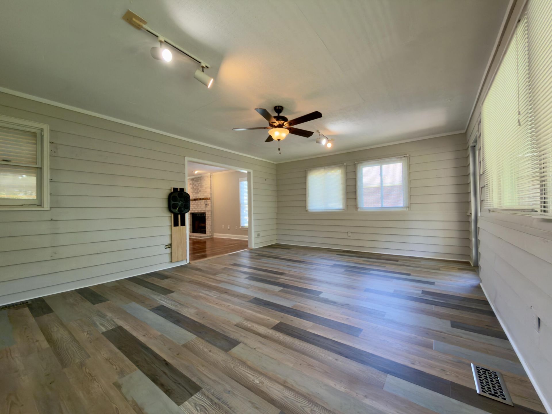 808 Detyens Road Photo 12