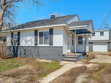 1335 Allen Street, Burton, MI 48529