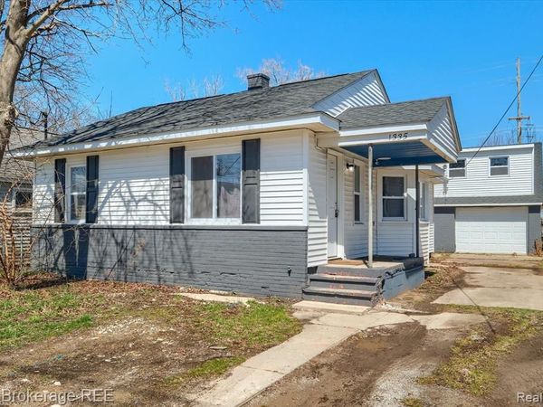 1335 Allen Street, Burton, MI 48529