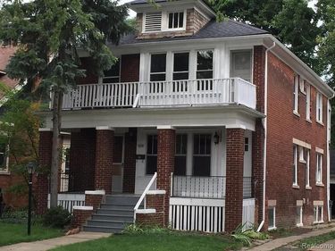 1052 BEACONSFIELD AVE., Grosse Pointe Park, MI 48230