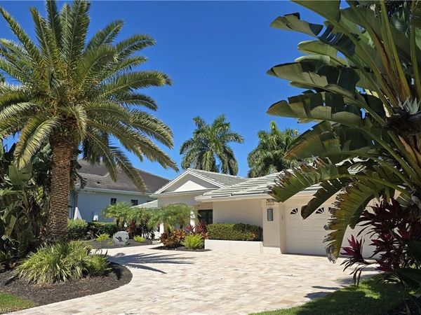 557 Parkwood LN, NAPLES, FL 34103