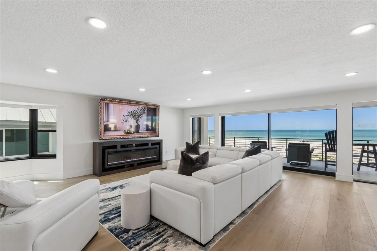 930 Eldorado Avenue, Clearwater Beach, FL 33767 Photo