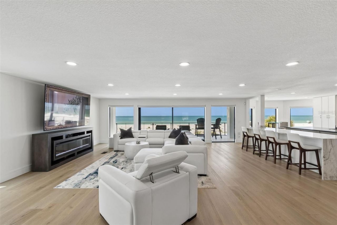 930 Eldorado Avenue, Clearwater Beach, FL 33767 Photo