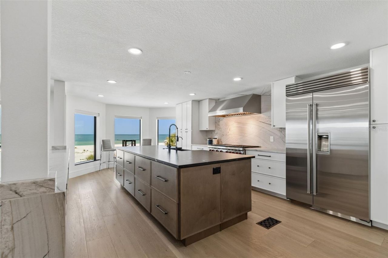 930 Eldorado Avenue, Clearwater Beach, FL 33767 Photo