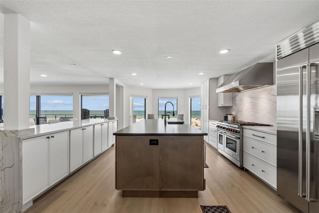 930 Eldorado Avenue, Clearwater Beach, FL 33767 Photo