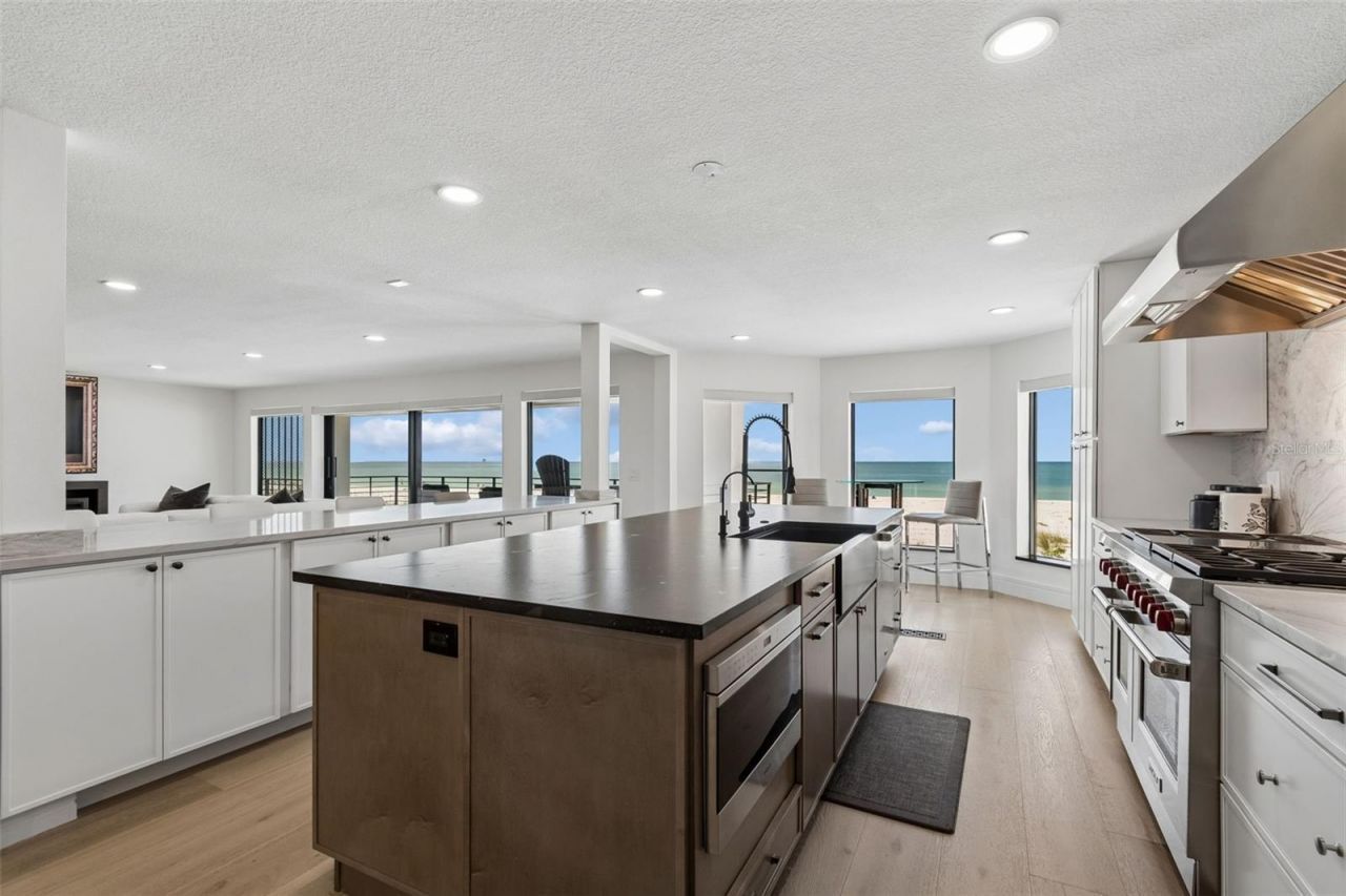 930 Eldorado Avenue, Clearwater Beach, FL 33767 Photo