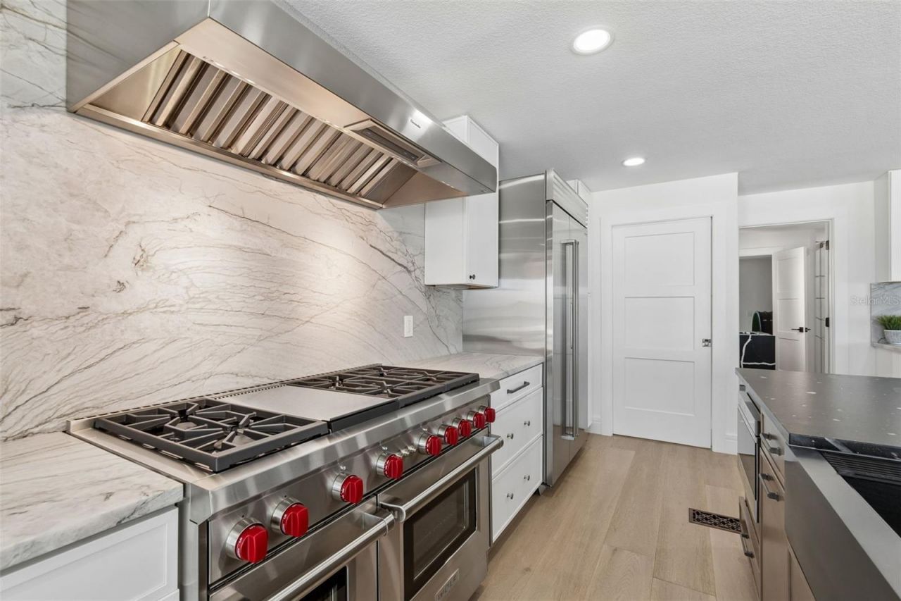 930 Eldorado Avenue, Clearwater Beach, FL 33767 Photo