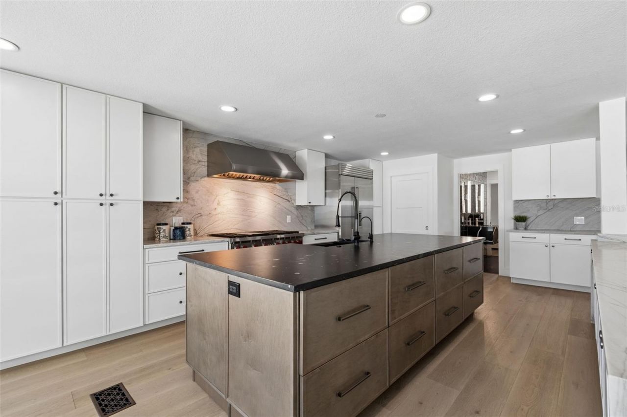 930 Eldorado Avenue, Clearwater Beach, FL 33767 Photo