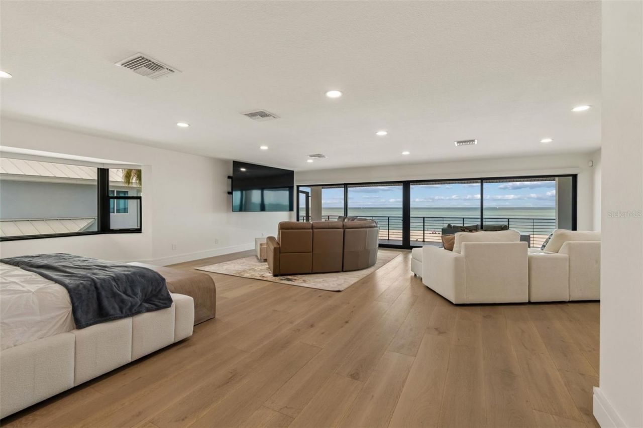 930 Eldorado Avenue, Clearwater Beach, FL 33767 Photo