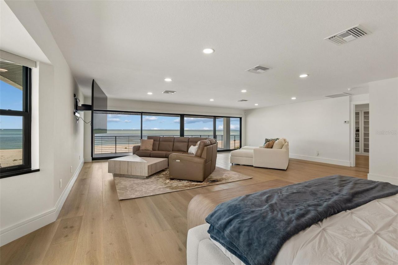 930 Eldorado Avenue, Clearwater Beach, FL 33767 Photo