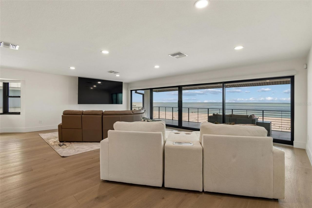 930 Eldorado Avenue, Clearwater Beach, FL 33767 Photo