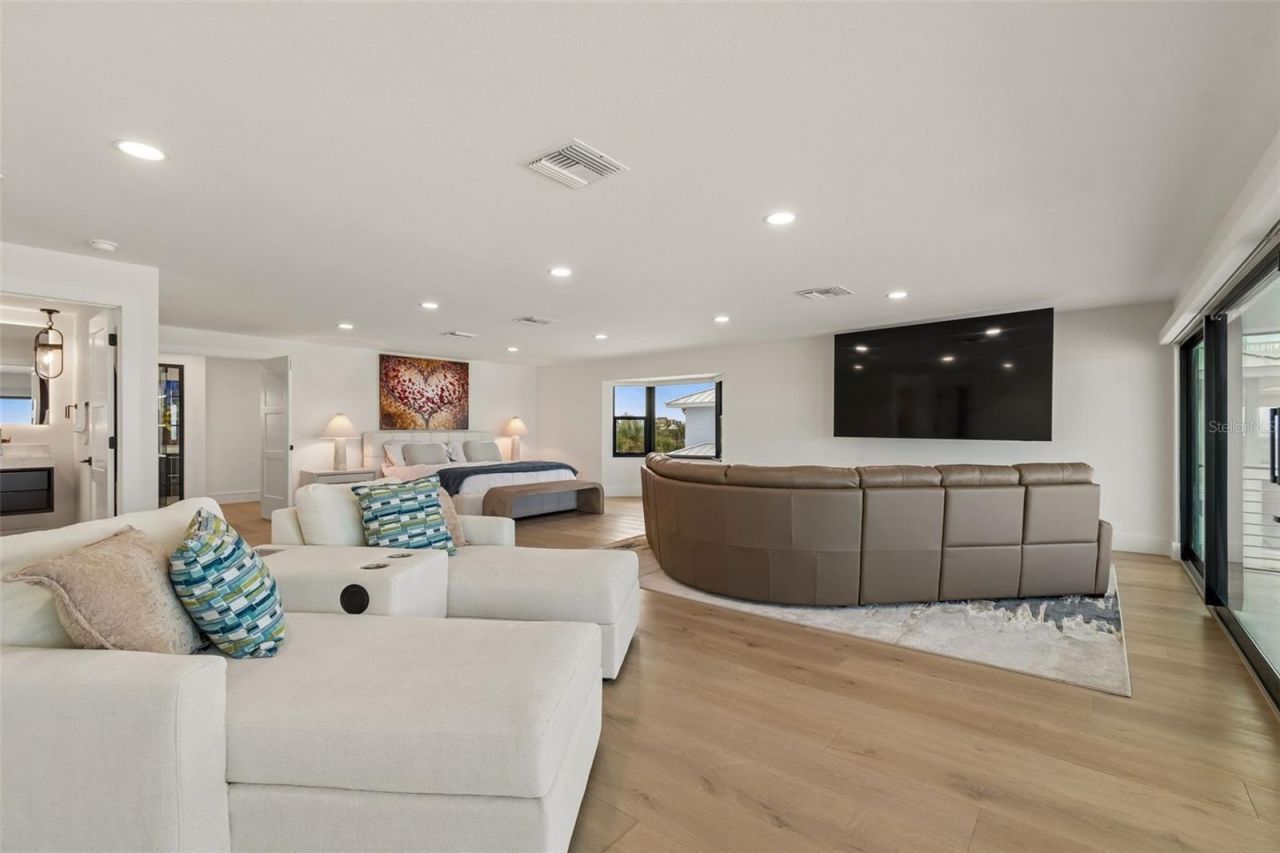 930 Eldorado Avenue, Clearwater Beach, FL 33767 Photo