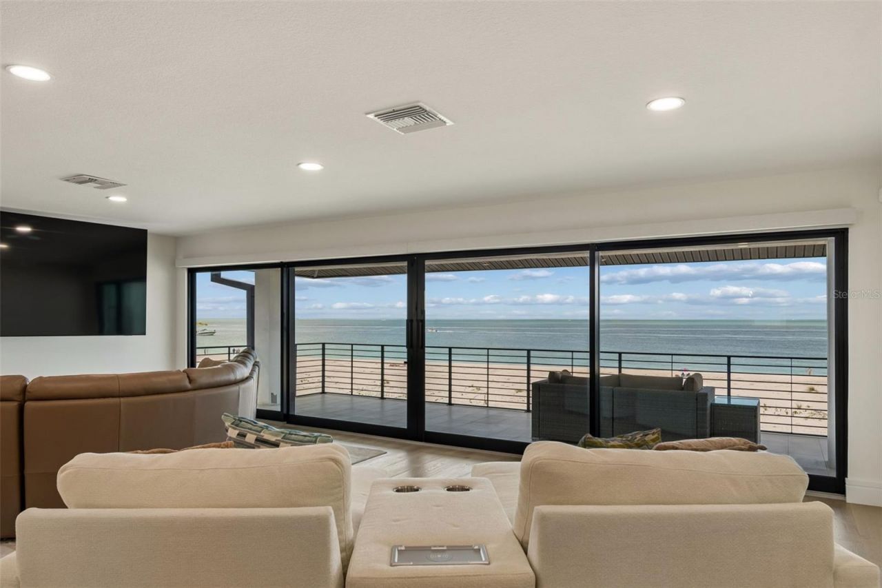 930 Eldorado Avenue, Clearwater Beach, FL 33767 Photo