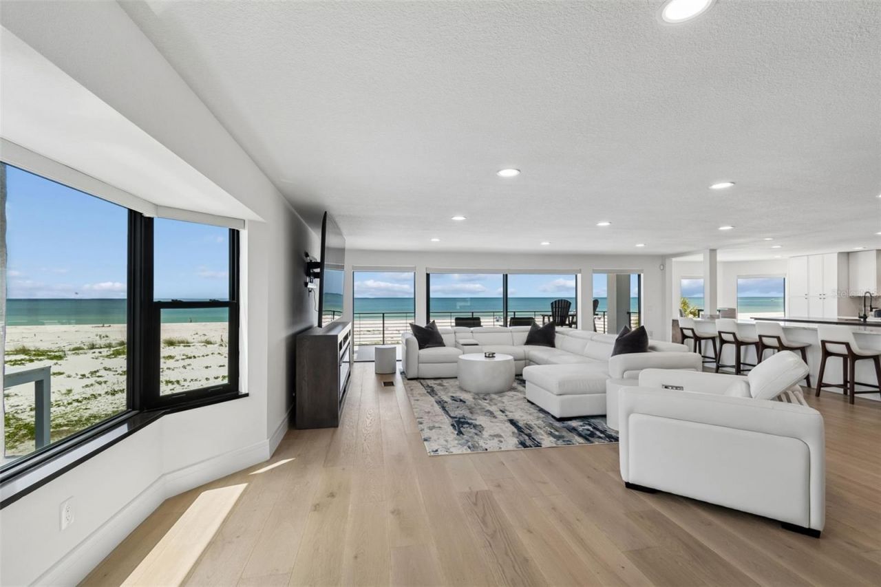 930 Eldorado Avenue, Clearwater Beach, FL 33767 Photo