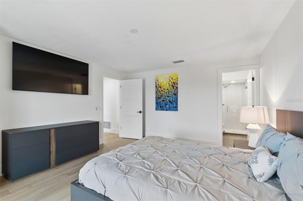 930 Eldorado Avenue, Clearwater Beach, FL 33767 Photo