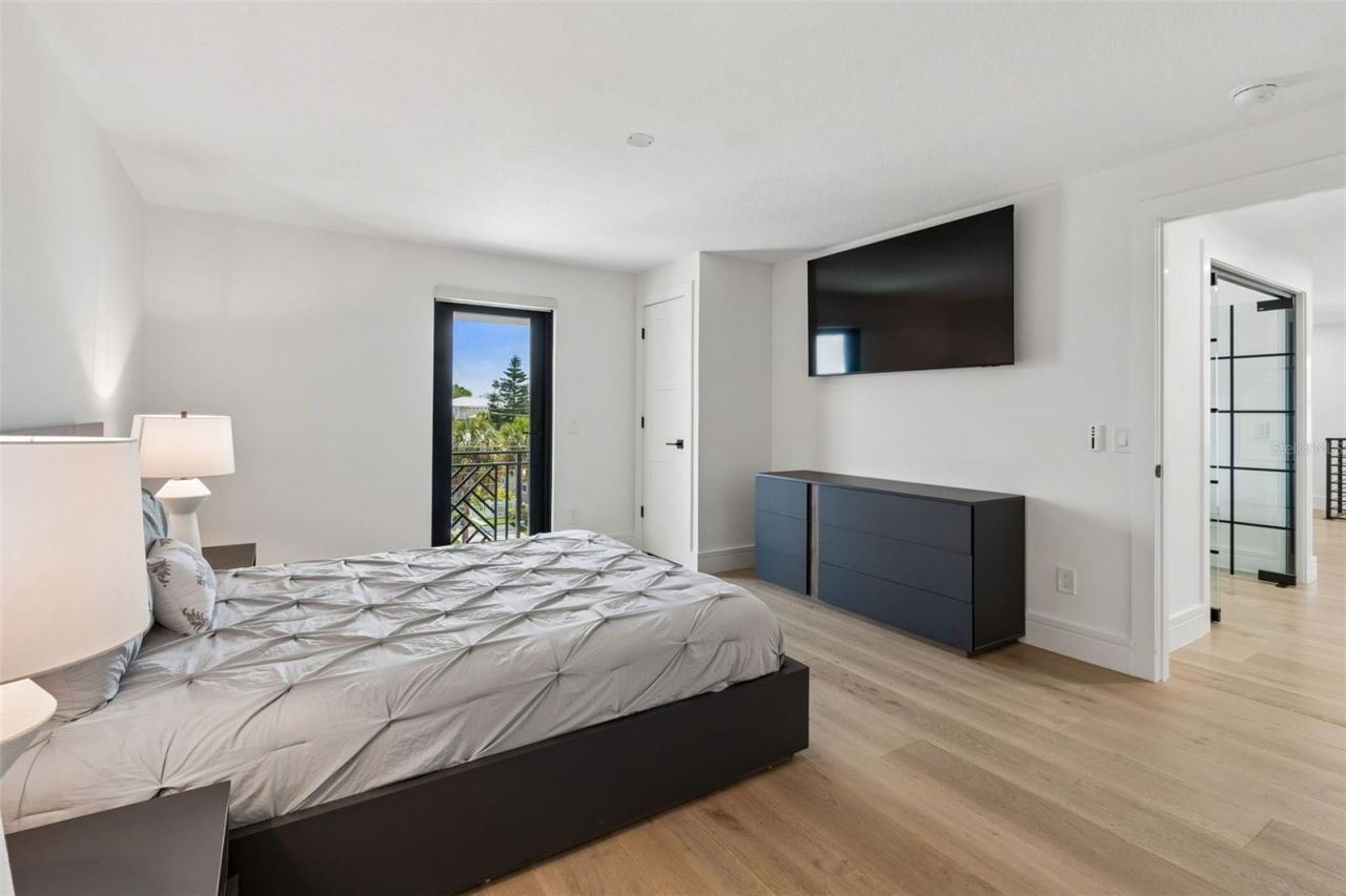 930 Eldorado Avenue, Clearwater Beach, FL 33767 Photo