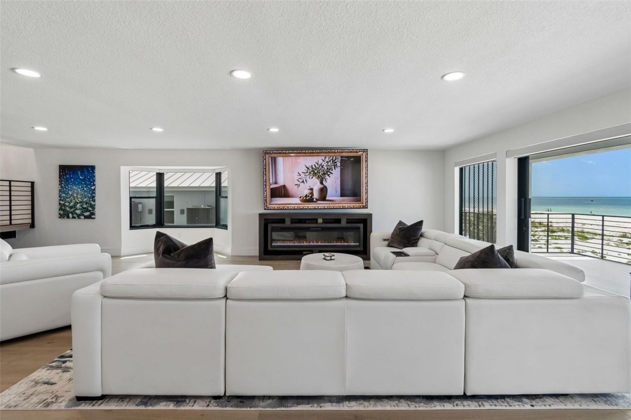 930 Eldorado Avenue, Clearwater Beach, FL 33767 Photo