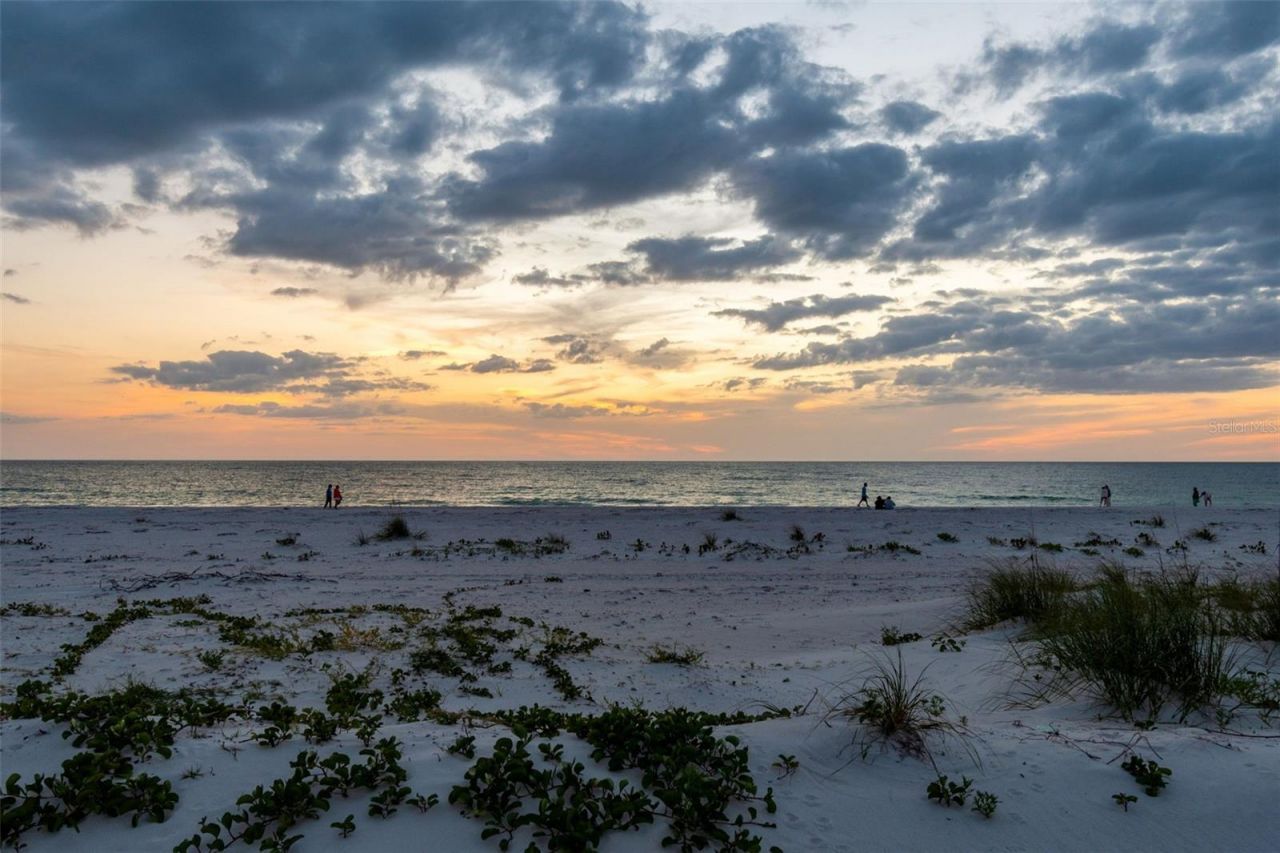 930 Eldorado Avenue, Clearwater Beach, FL 33767 Photo