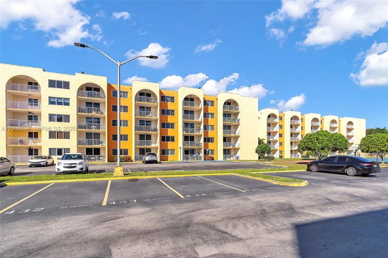 7010 NW 186th St, Unit 5-410, Hialeah, FL 33015 Photo