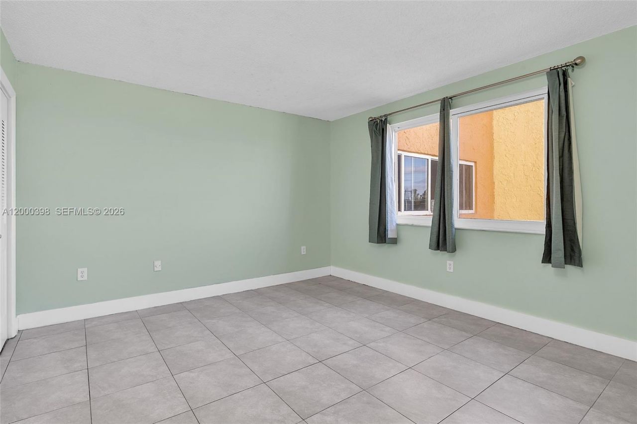7010 NW 186th St, Unit 5-410, Hialeah, FL 33015 Photo