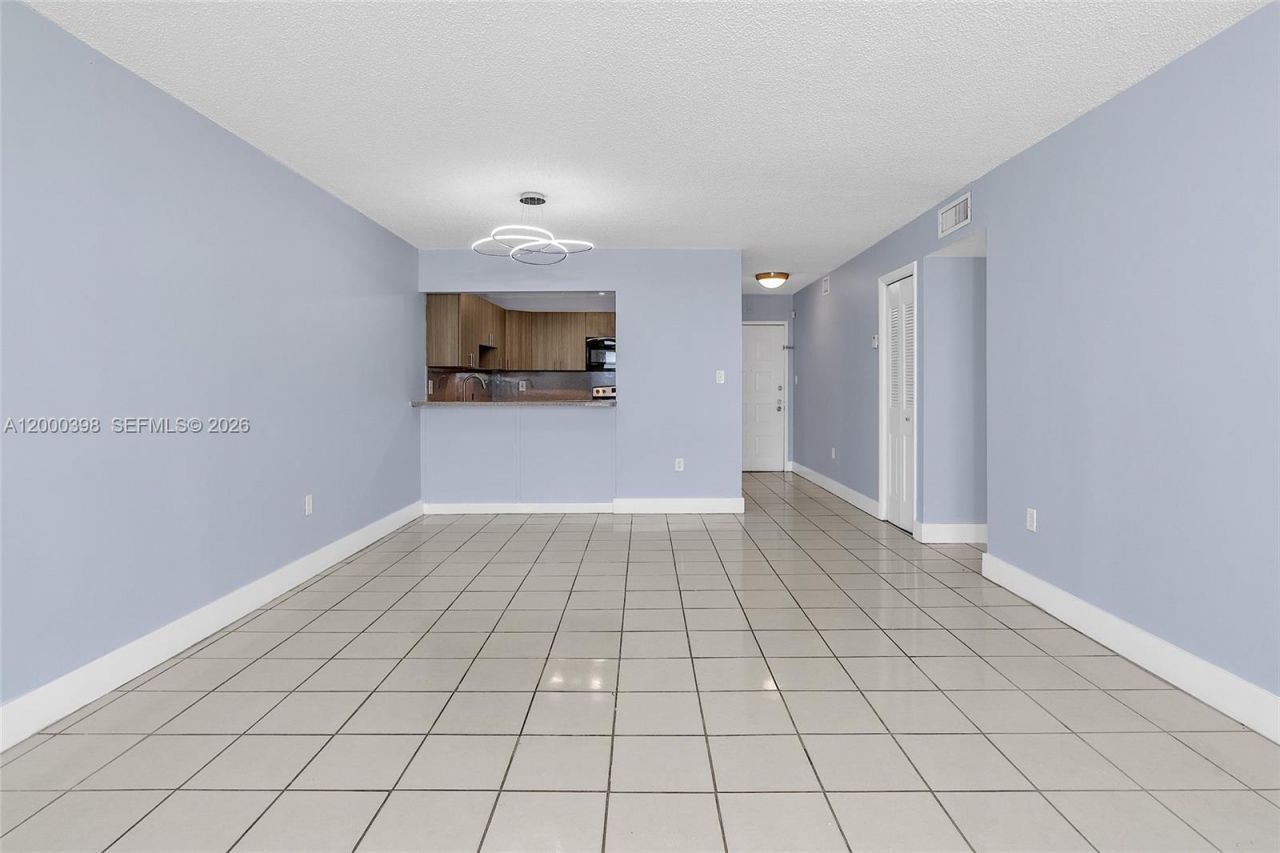 7010 NW 186th St, Unit 5-410, Hialeah, FL 33015 Photo