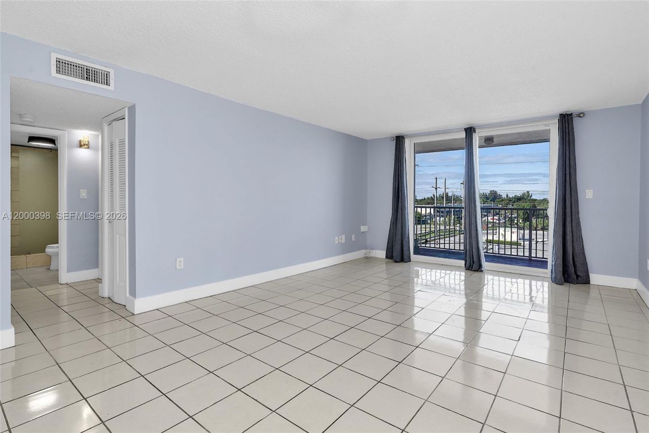 7010 NW 186th St, Unit 5-410, Hialeah, FL 33015 Photo