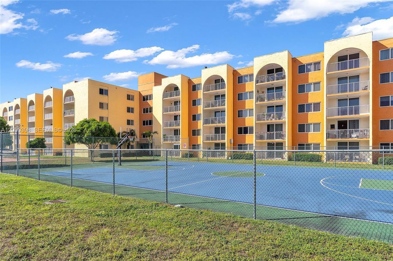 7010 NW 186th St, Unit 5-410, Hialeah, FL 33015 Photo