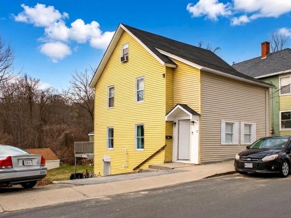 17 Moon St, Southbridge, MA 01550
