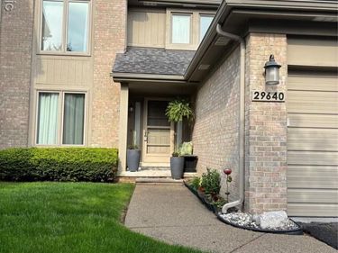 29640 Vista Court, Farmington Hills, MI 48331