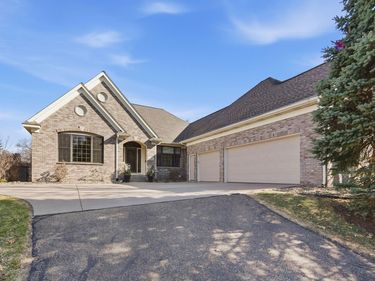 4 Pearson Place, North Oaks, MN 55127