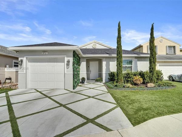 372 W Riverbend Dr, Sunrise, FL 33326