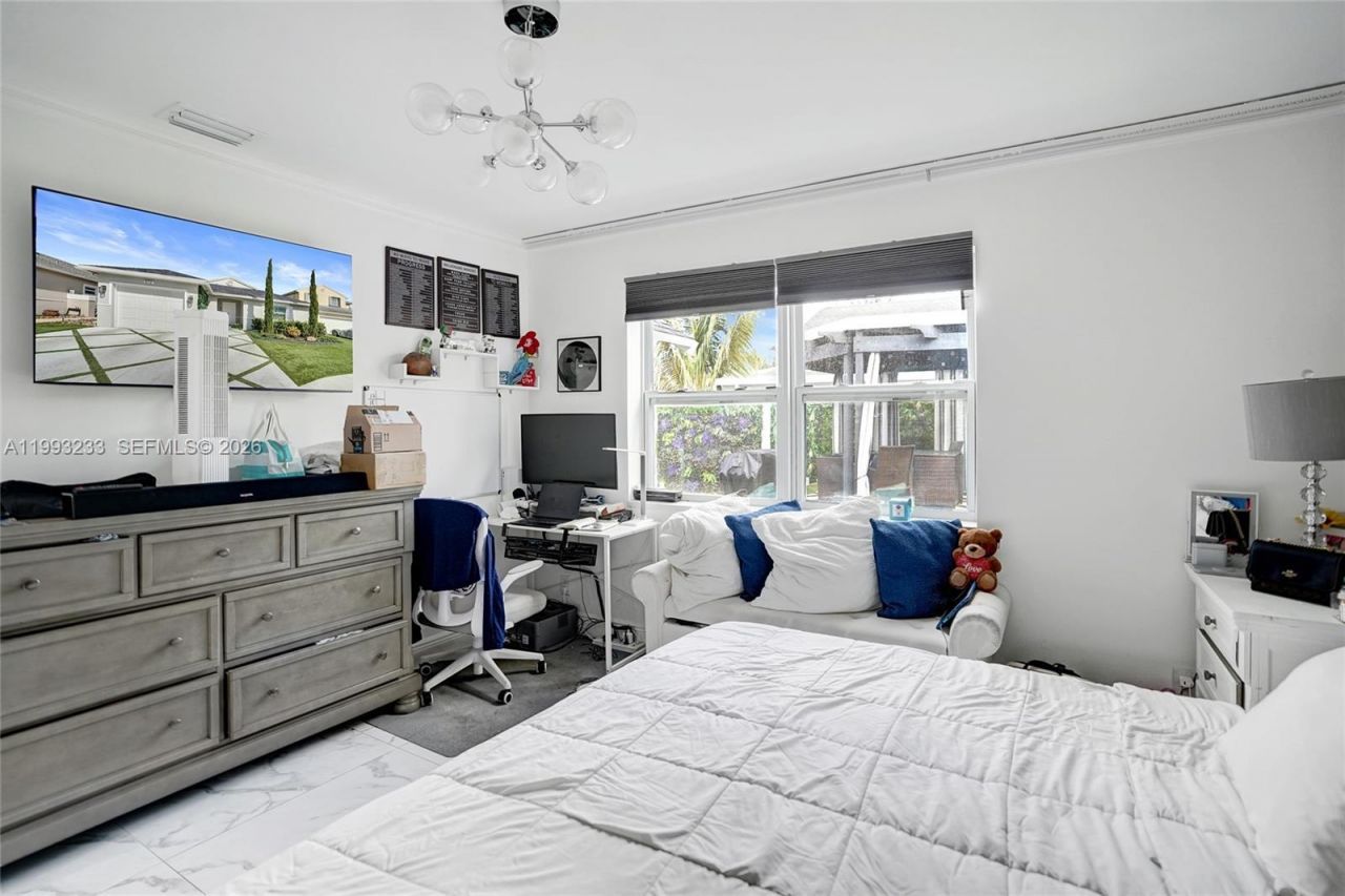 372 W Riverbend Dr, Sunrise, FL 33326 Photo