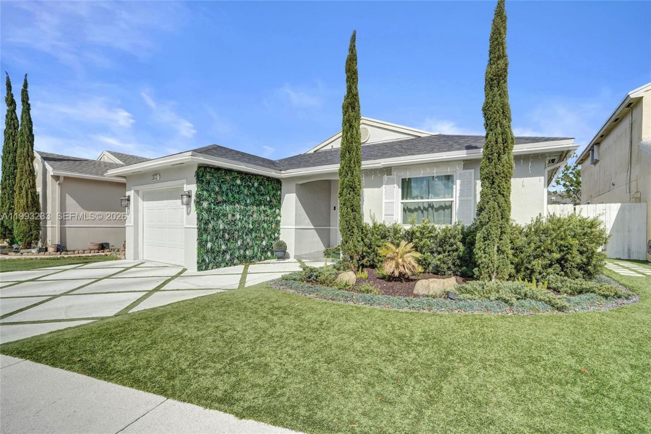 372 W Riverbend Dr, Sunrise, FL 33326 Photo